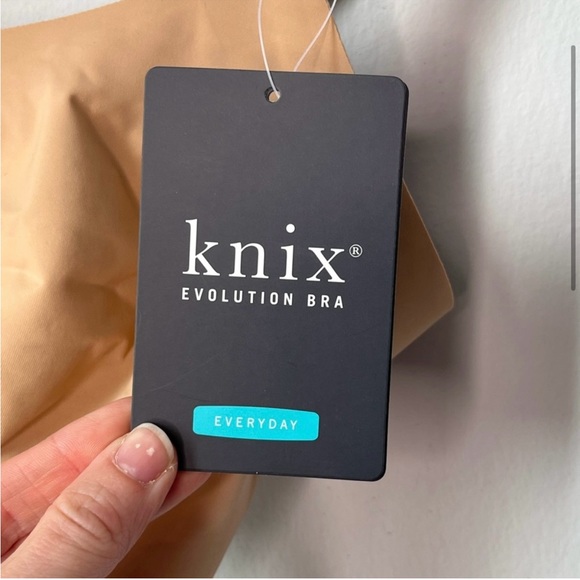 Knix - 4 - evolution everyday bra 32D, 34C, 34D - Picture 4 of 8